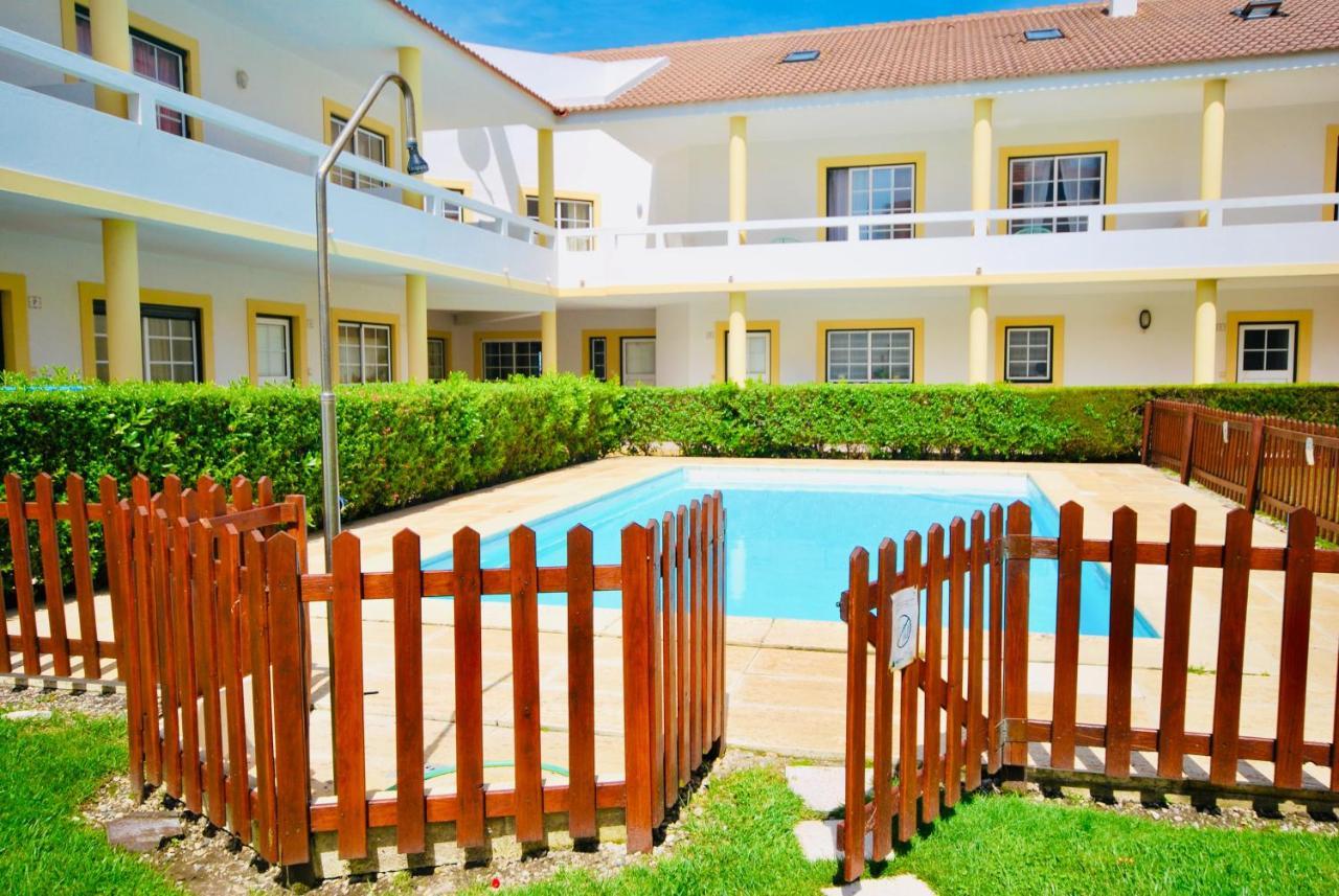 Casa Pedro - Baleal Beach, Balcony, Pool Exterior photo
